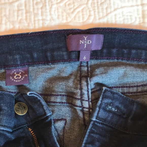 NYDJ Ankle Jeans Size 6 Dark Wash - Picture 2 of 4